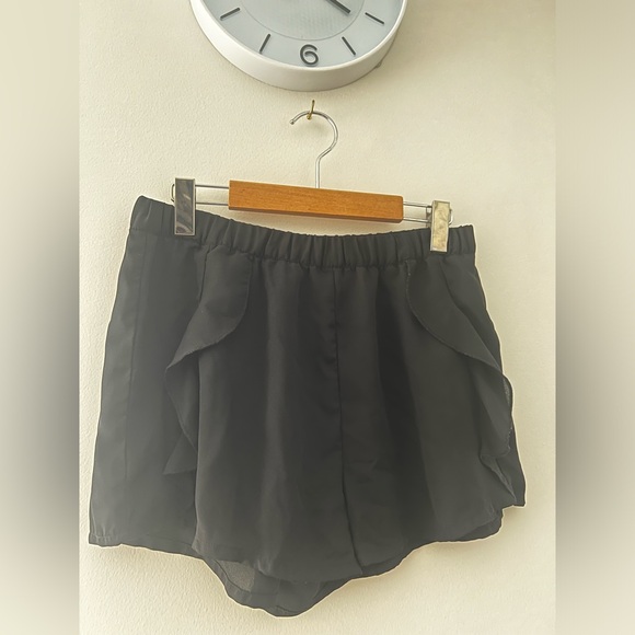 H&M DIVIDED Black Short Shorts US 8 - Picture 2 of 5